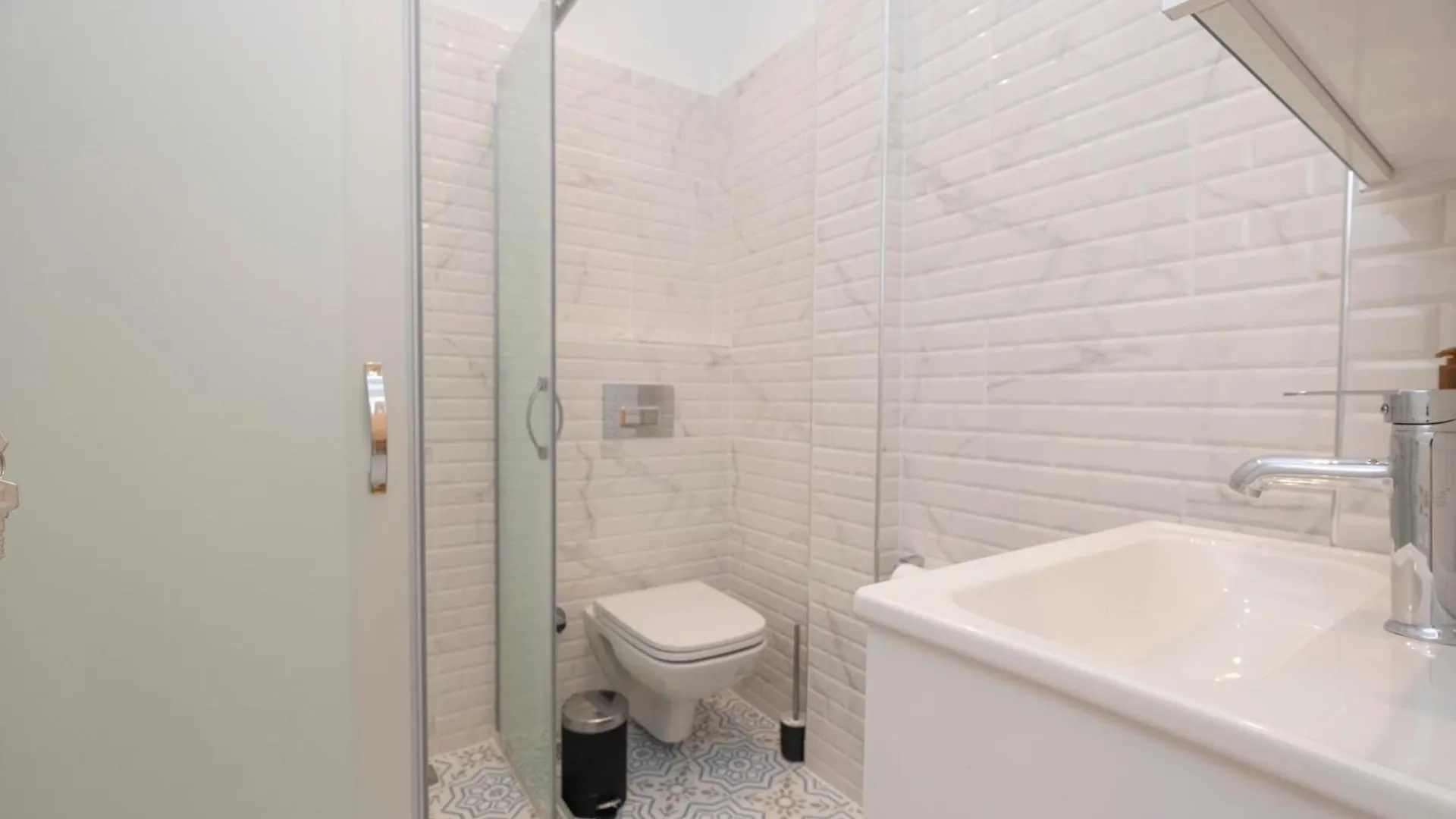 Trendy Waterfront Apt With A Striking View Isztambul Apartman