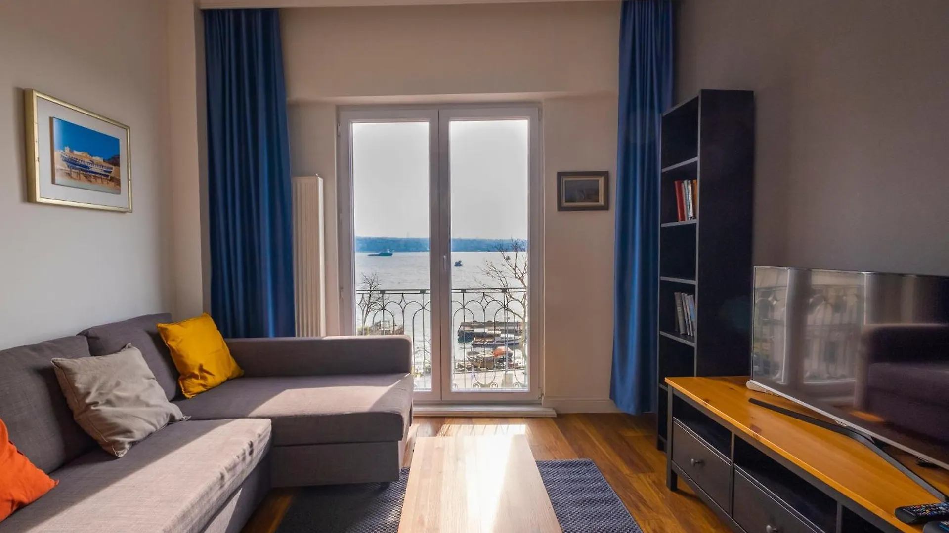 Trendy Waterfront Apt With A Striking View Istanbul