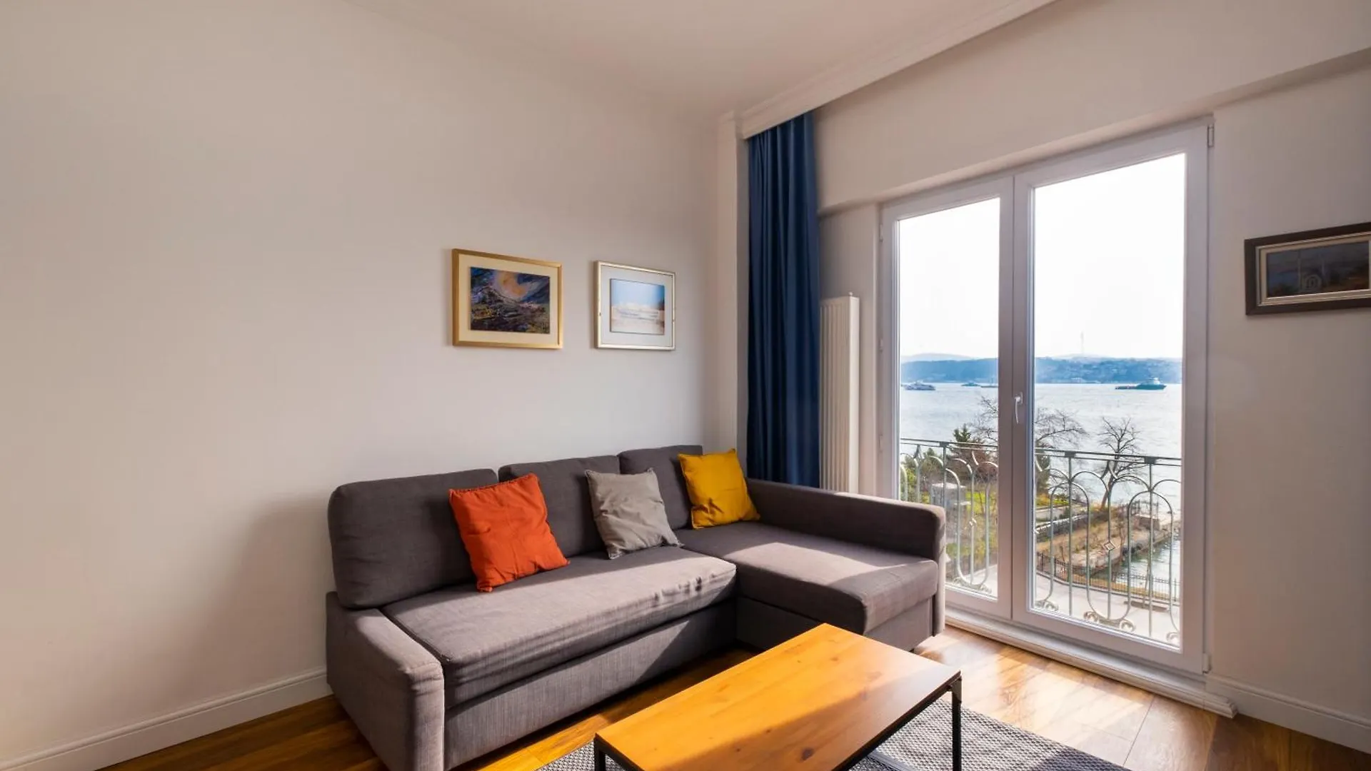 Trendy Waterfront Apt With A Striking View Istanbul